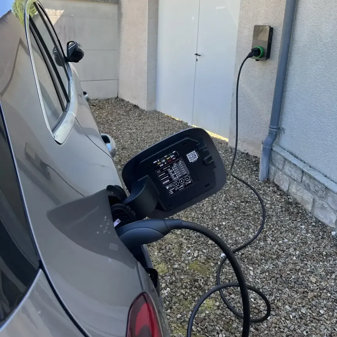 Borne de recharge IRVE à Lyon